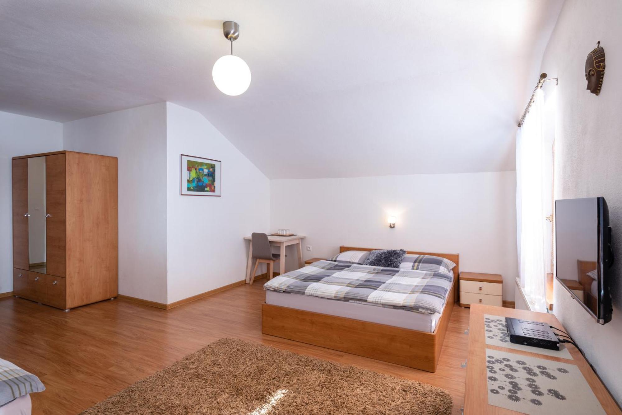 Pension Lunatyk Liptovsky Mikulas Bagian luar foto