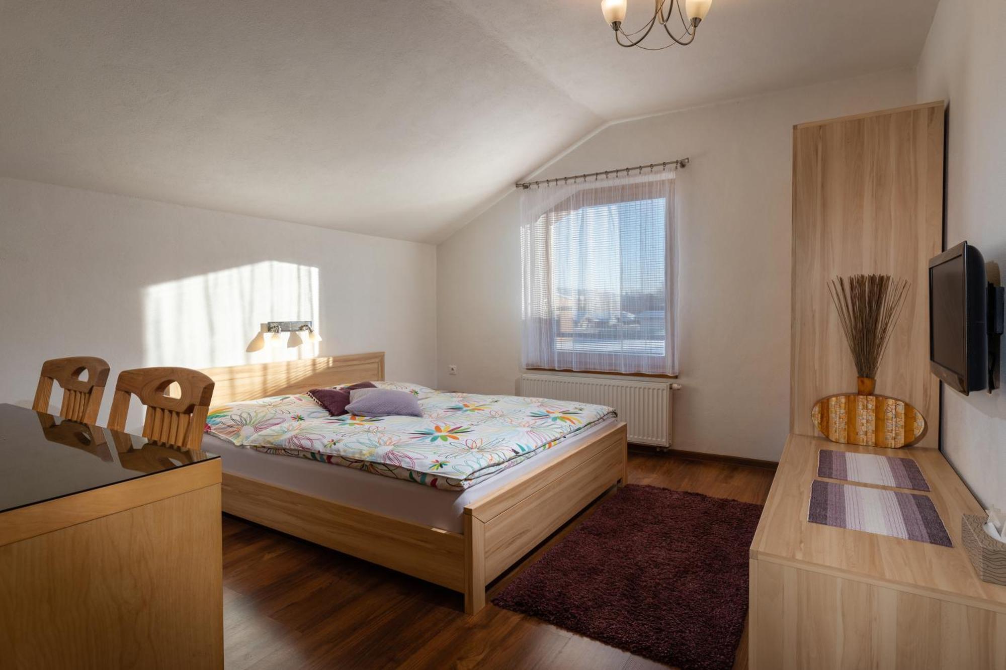 Pension Lunatyk Liptovsky Mikulas Bagian luar foto