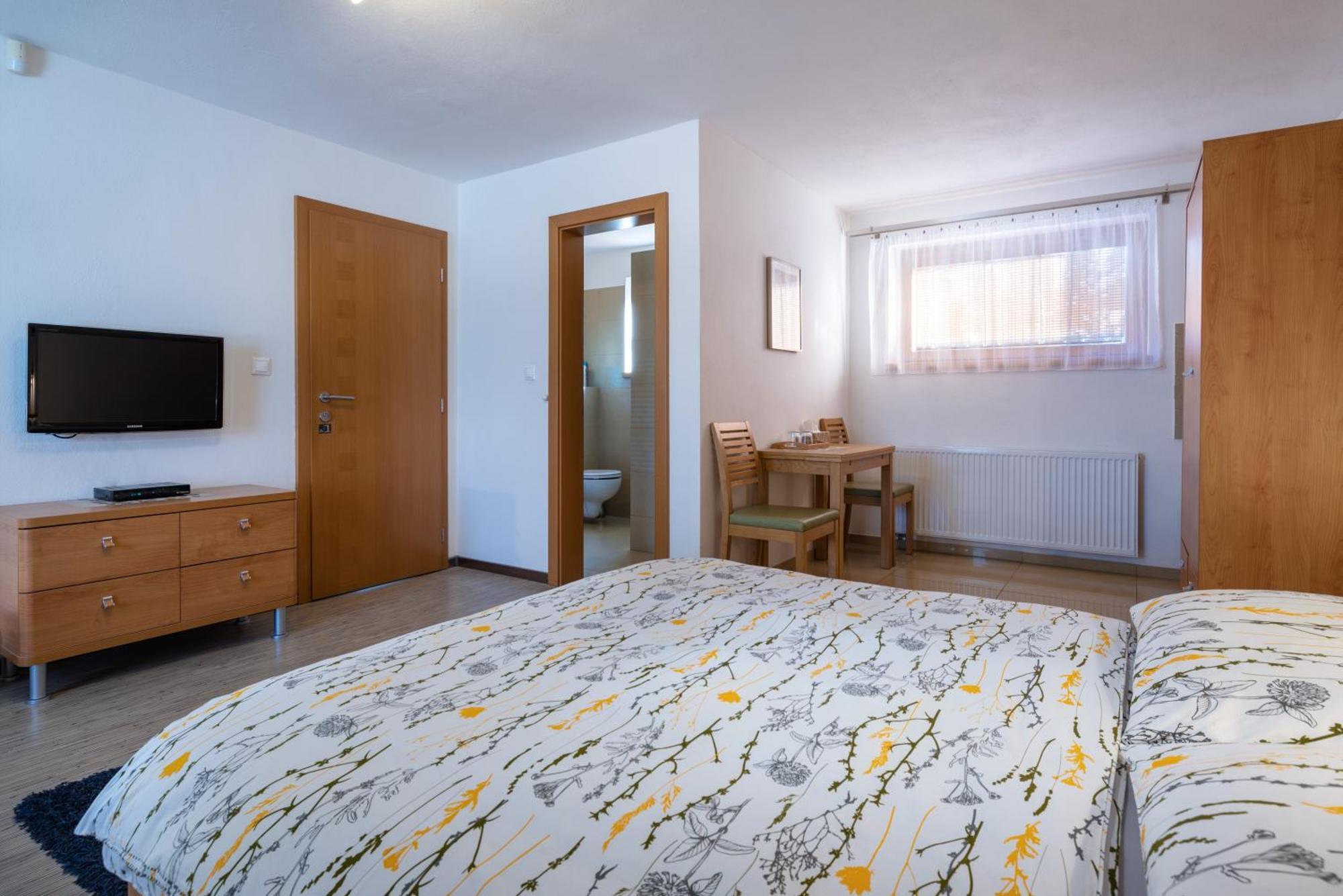 Pension Lunatyk Liptovsky Mikulas Bagian luar foto